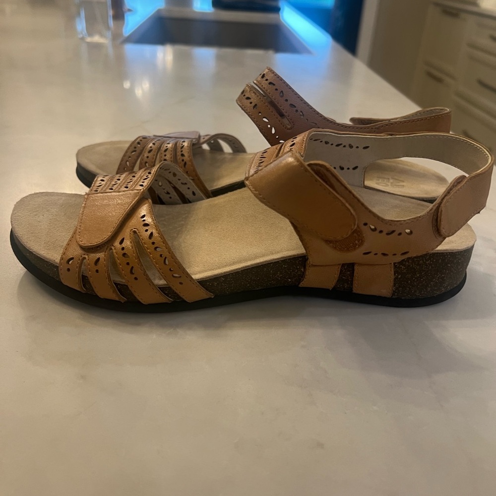 Women's Tan Sandals
